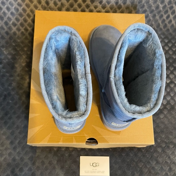 NIB UGG AUSTRALIA: CLASSIC SHORT DOLPHIN BLUE BOOTS, LIMITED EDITION - Picture 8 of 13